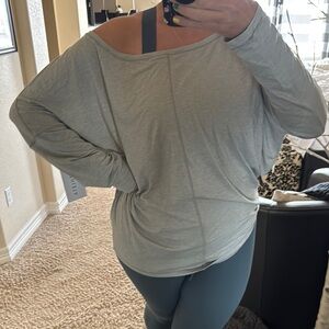 Athleta essence flow top xl nwt